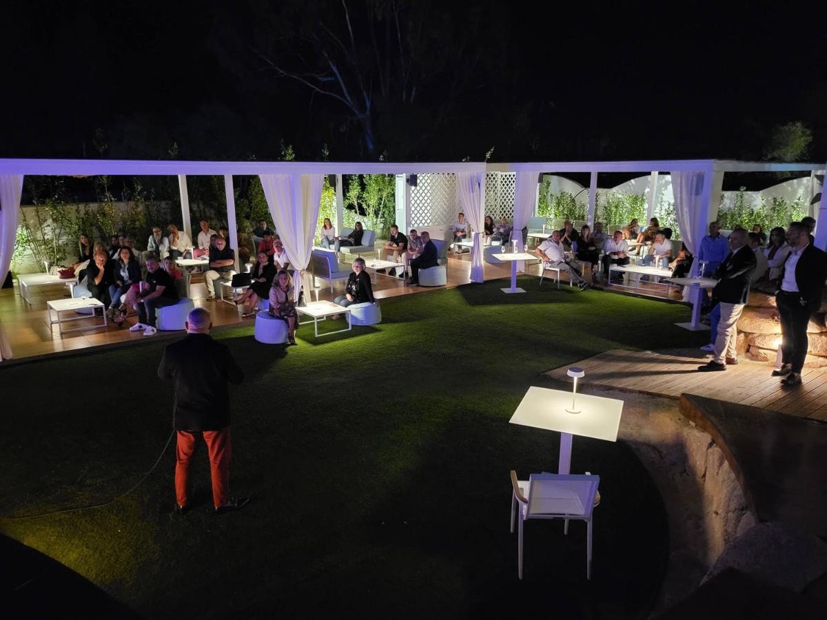 Oasi Blu Sardinia Hotel Santa Margherita di Pula Ngoại thất bức ảnh